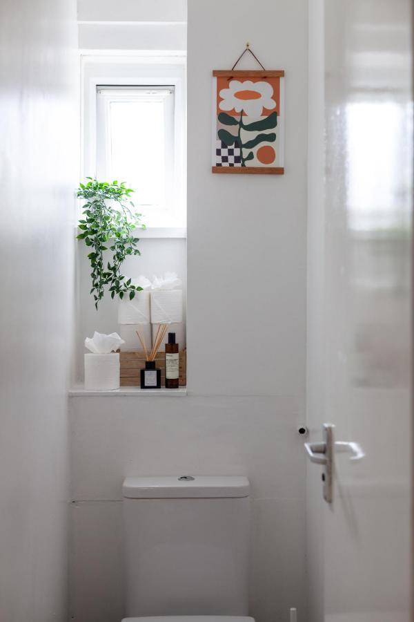 Arte Stays - 3-Bedroom Bright House London, Haggerston, Garden, Parking, 8 Min Walk To Haggerston Station, Weekly Or Monthly Stays, Serviced Accommodation - 7 Guests Exterior foto